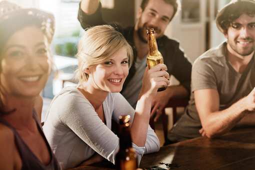 The 6 Best Neighborhood Bars in Maine!